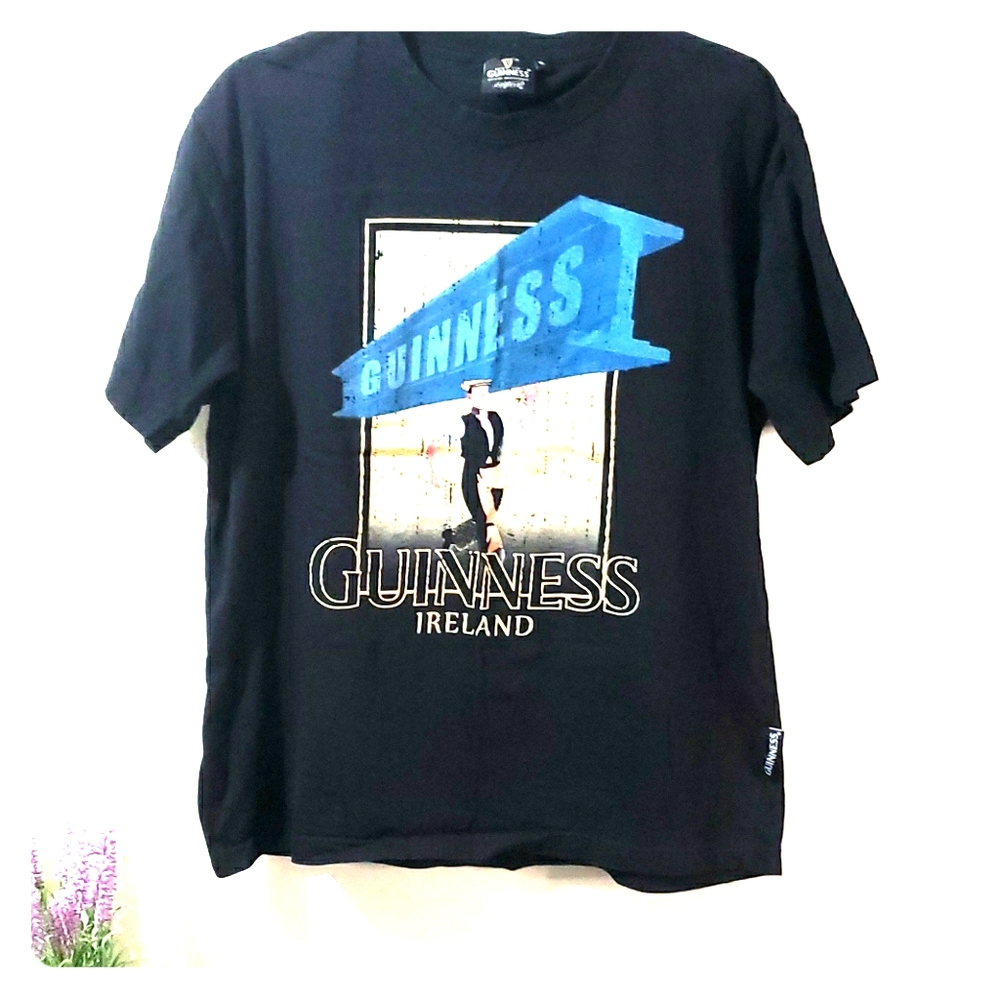 Fits like M-L Guinness tshirt nwot